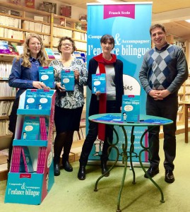 Dr Franck Scola, auteur de "Comprendre et Accompagner l'enfance bilingue" était présent à la librairie Le Bleuet pour dédicacer son ouvrage.