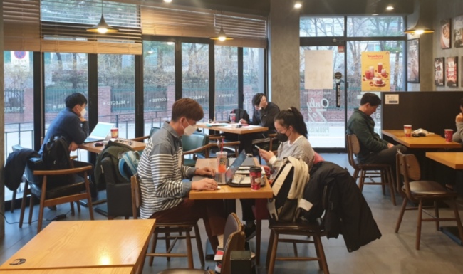 22 mars 2020: un café à Seongnam, ville du sud-est de la Corée du Sud, photo The Korea Herald